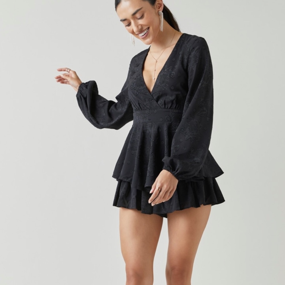 FRANCESCAS black Londynn floral jacquard tie back romper XS